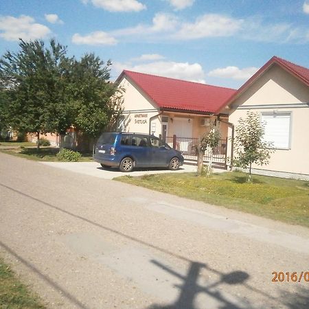 Apartments Svetlica バチキ・ペトロヴァツ エクステリア 写真