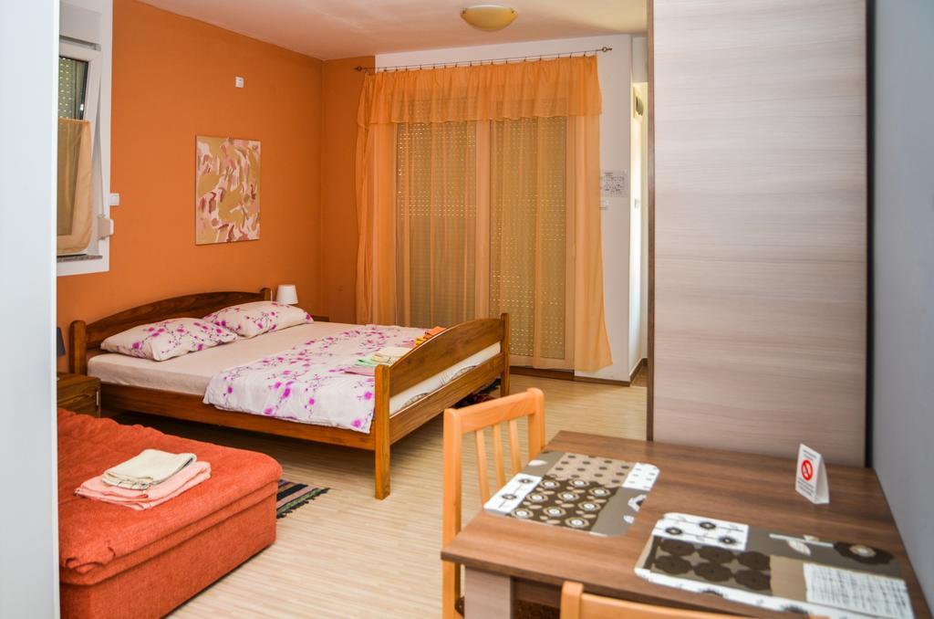 Apartments Svetlica バチキ・ペトロヴァツ エクステリア 写真